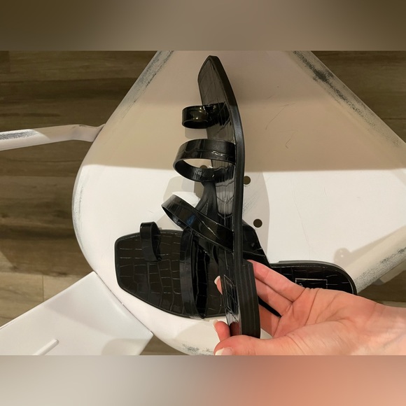 Dolce Vita Black Sandals - Picture 2 of 4